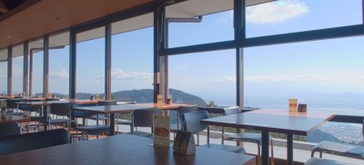 旬の味をそろえた琵琶湖を見渡せる展望レストラン