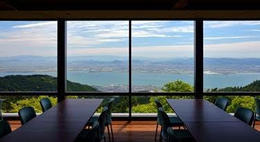 旬の味をそろえた琵琶湖を見渡せる展望レストラン